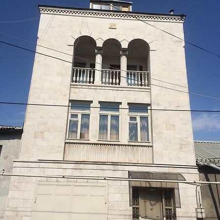 Guest House Lilia Yerevan Exterior photo