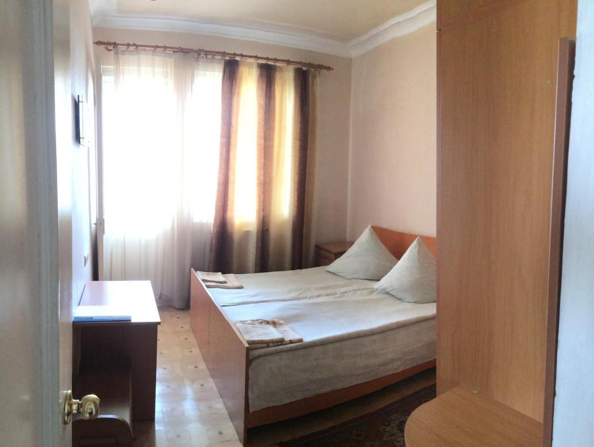 Guest House Lilia Yerevan Exterior photo