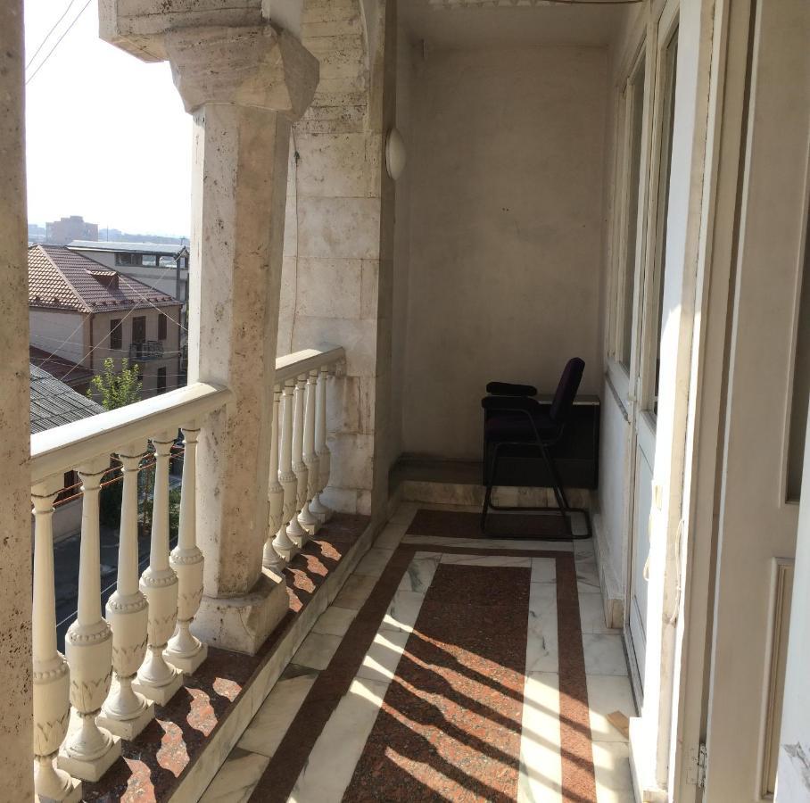 Guest House Lilia Yerevan Exterior photo